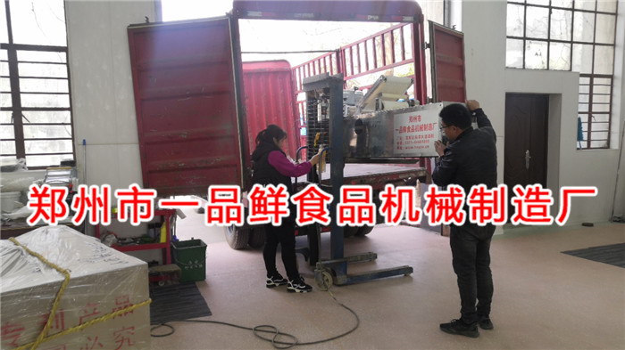 山西長(zhǎng)治客戶訂購(gòu)的1型面館用燴面機(jī)發(fā)貨啦(圖2) 山西長(zhǎng)治客戶訂購(gòu)的1型面館用燴面機(jī)發(fā)貨啦(圖2)