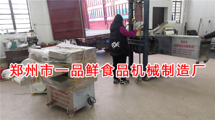 山西長(zhǎng)治客戶訂購(gòu)的1型面館用燴面機(jī)發(fā)貨啦(圖1) 山西長(zhǎng)治客戶訂購(gòu)的1型面館用燴面機(jī)發(fā)貨啦(圖1)