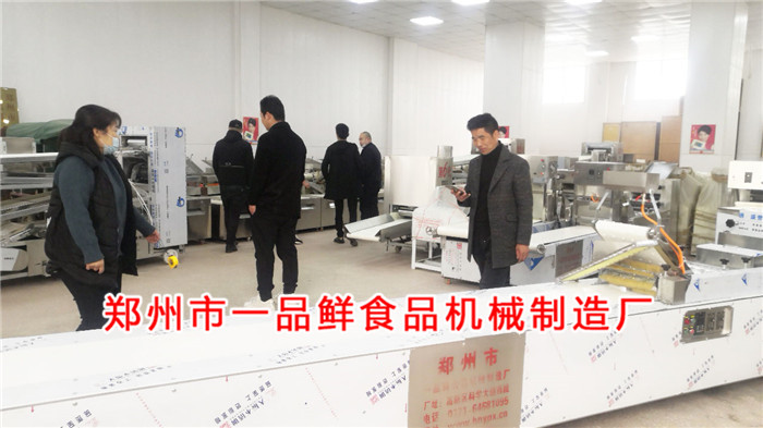 郟縣老客戶對(duì)一品鮮第六代自循環(huán)揉壓機(jī)非常滿意(圖2) 郟縣老客戶對(duì)一品鮮第六代自循環(huán)揉壓機(jī)非常滿意(圖2)