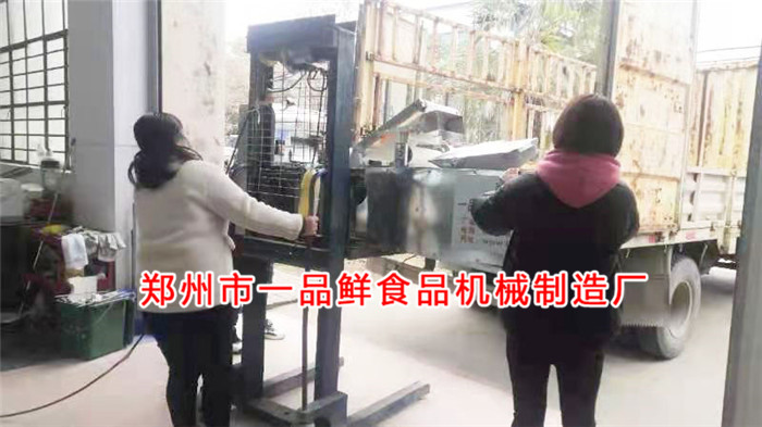 客戶(hù)訂購(gòu)飯店用燴面機(jī)當(dāng)天就發(fā)貨了(圖3) 客戶(hù)訂購(gòu)飯店用燴面機(jī)當(dāng)天就發(fā)貨了(圖3)