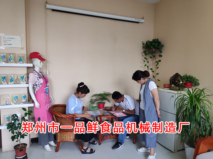 客戶簽訂購機(jī)協(xié)議 客戶簽訂購機(jī)協(xié)議