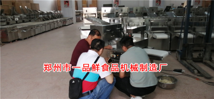 師傅講解設(shè)備操作 師傅講解設(shè)備操作