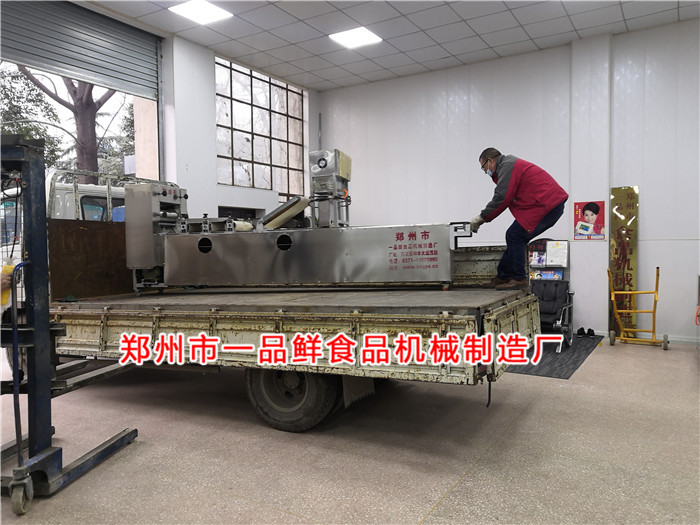 燴面機(jī)設(shè)備裝車 燴面機(jī)設(shè)備裝車