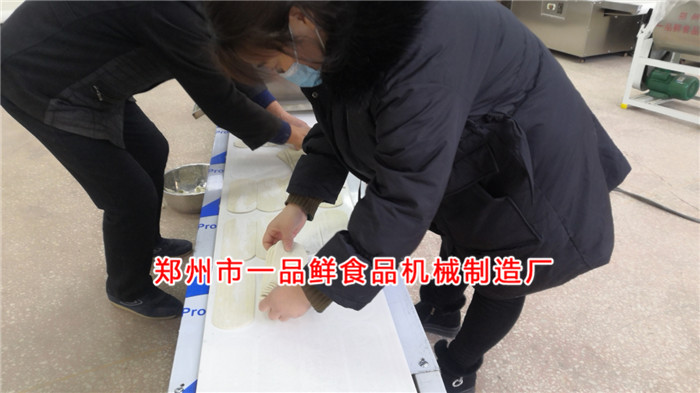 燴面機調(diào)試中 燴面機調(diào)試中