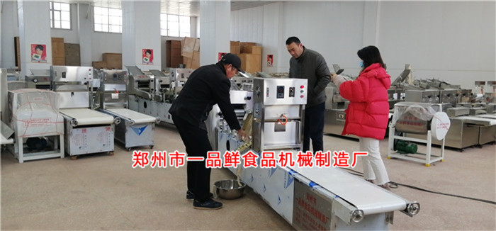 客戶訂購的燴面機開始調(diào)試 客戶訂購的燴面機開始調(diào)試