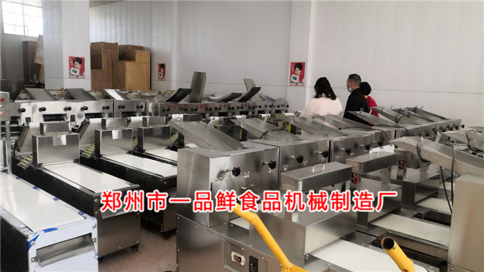 駐馬店客戶再次前來(lái)考察燴面機(jī) 駐馬店客戶再次前來(lái)考察燴面機(jī)