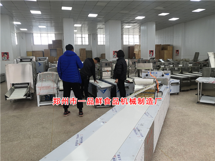 洛陽(yáng)客戶考察燴面機(jī) 洛陽(yáng)客戶考察燴面機(jī)