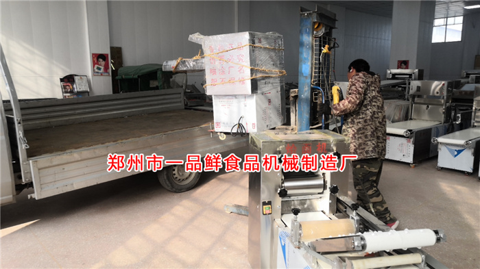 燴面機(jī)配套設(shè)備裝車 燴面機(jī)配套設(shè)備裝車