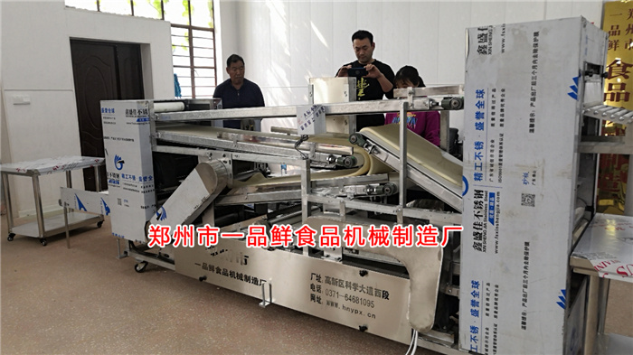 新密客戶訂購的自循環(huán)揉壓機調(diào)試中 新密客戶訂購的自循環(huán)揉壓機調(diào)試中