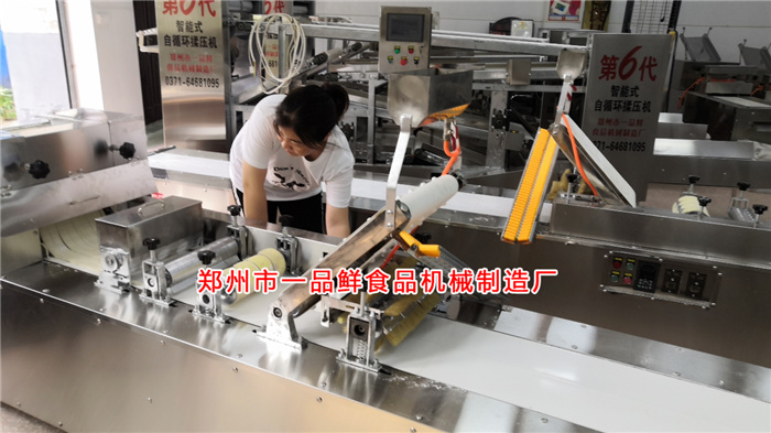 多功能成型機設備調(diào)試中 多功能成型機設備調(diào)試中